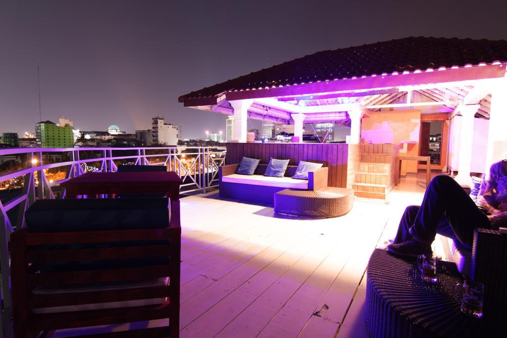 Cyclo Hotel-Bar-Restaurant พนมเปญ ภายนอก รูปภาพ