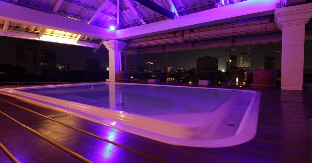 Cyclo Hotel-Bar-Restaurant พนมเปญ ภายนอก รูปภาพ