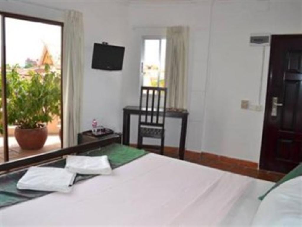 Cyclo Hotel-Bar-Restaurant พนมเปญ ภายนอก รูปภาพ