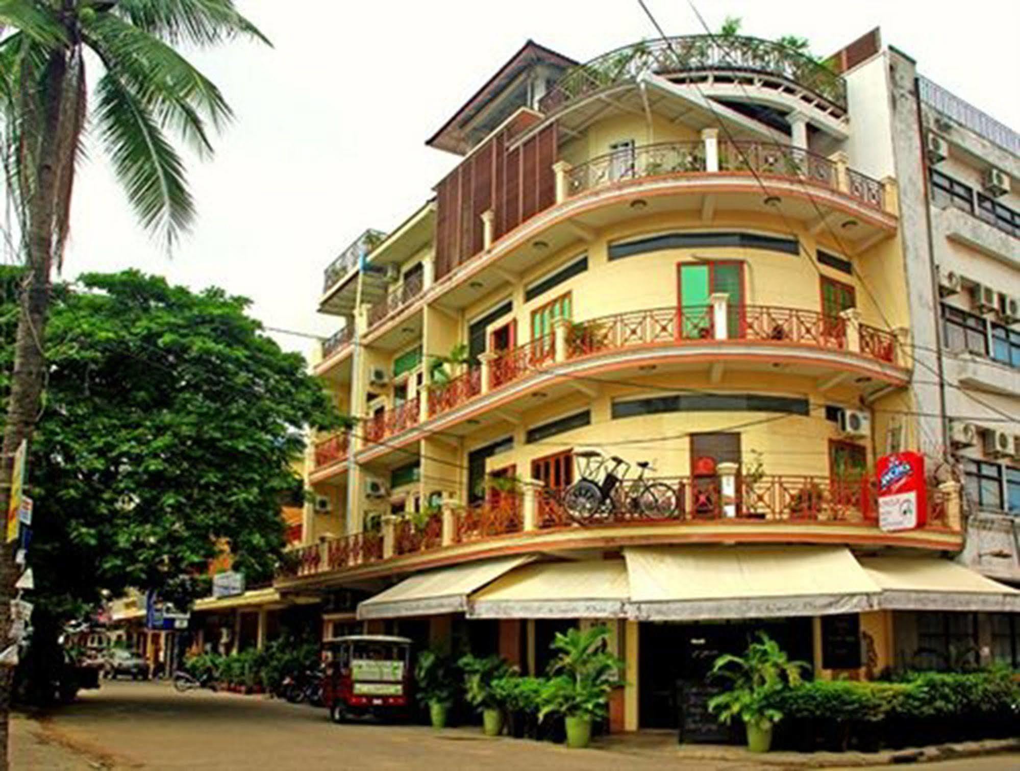 Cyclo Hotel-Bar-Restaurant พนมเปญ ภายนอก รูปภาพ