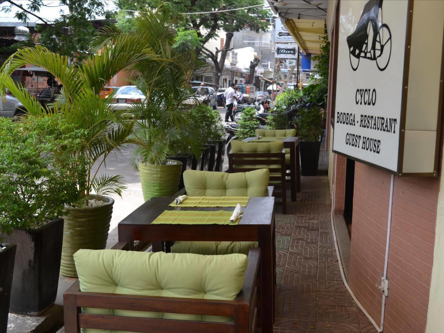 Cyclo Hotel-Bar-Restaurant พนมเปญ ภายนอก รูปภาพ