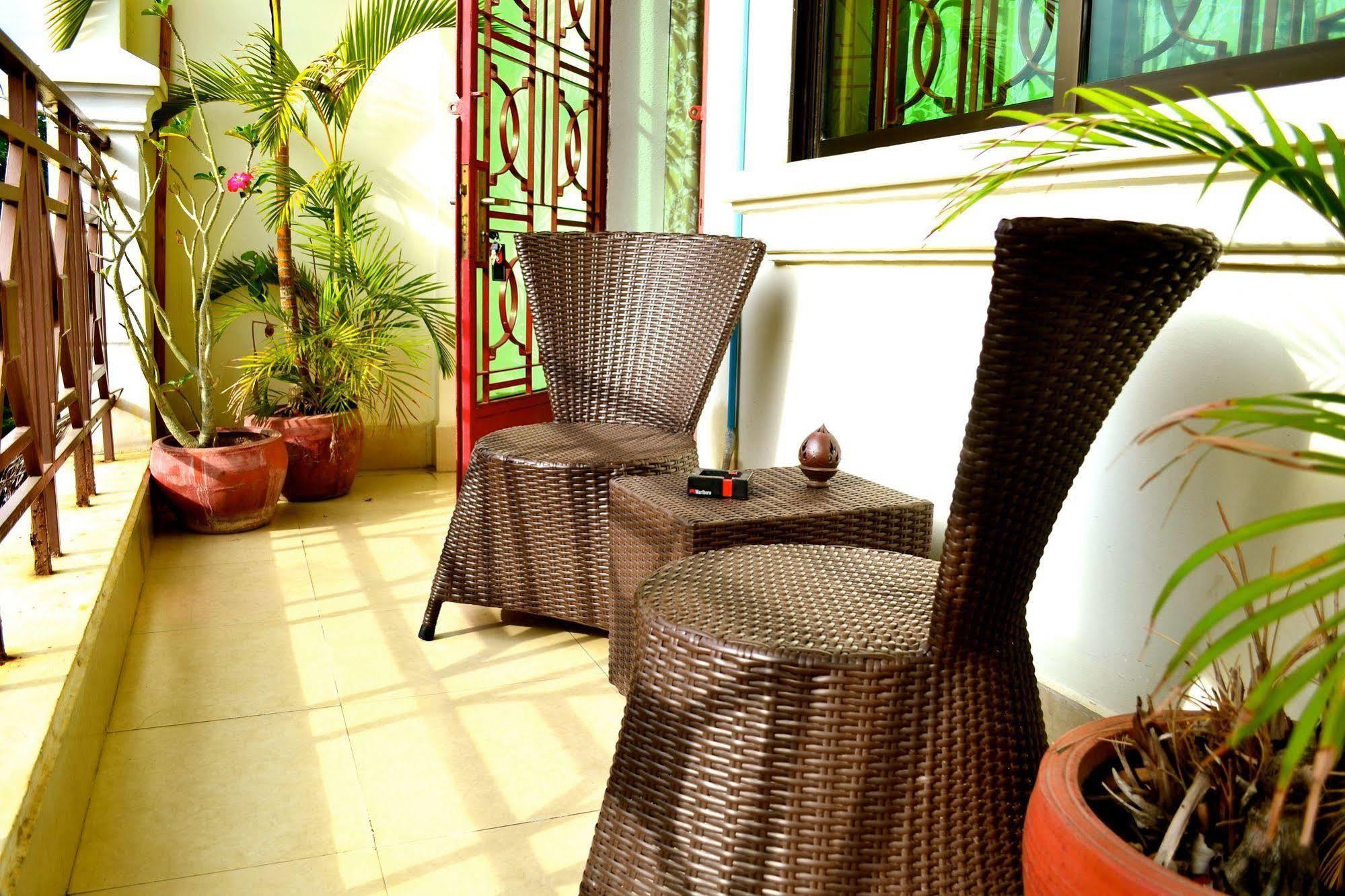Cyclo Hotel-Bar-Restaurant พนมเปญ ภายนอก รูปภาพ