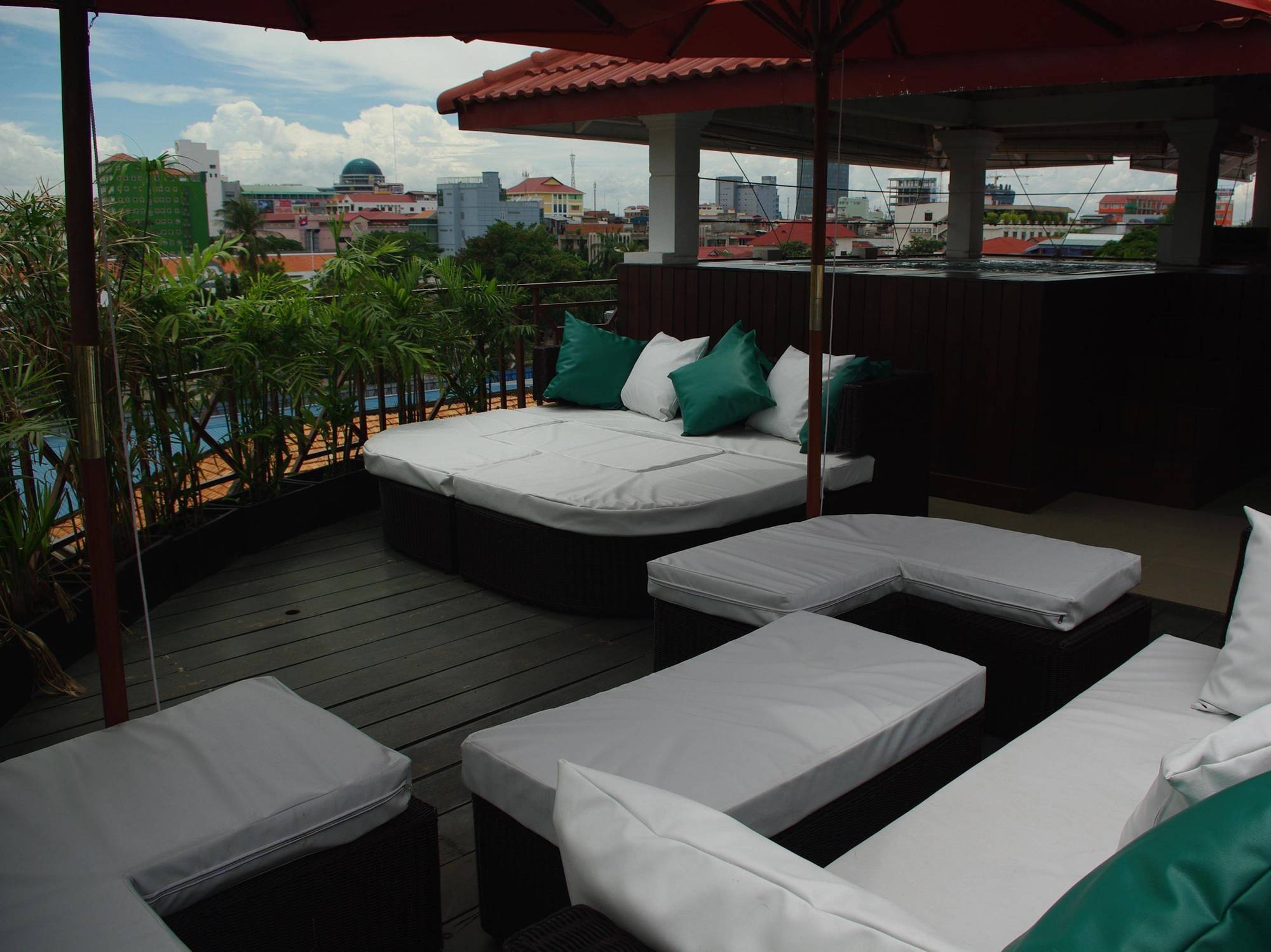 Cyclo Hotel-Bar-Restaurant พนมเปญ ภายนอก รูปภาพ