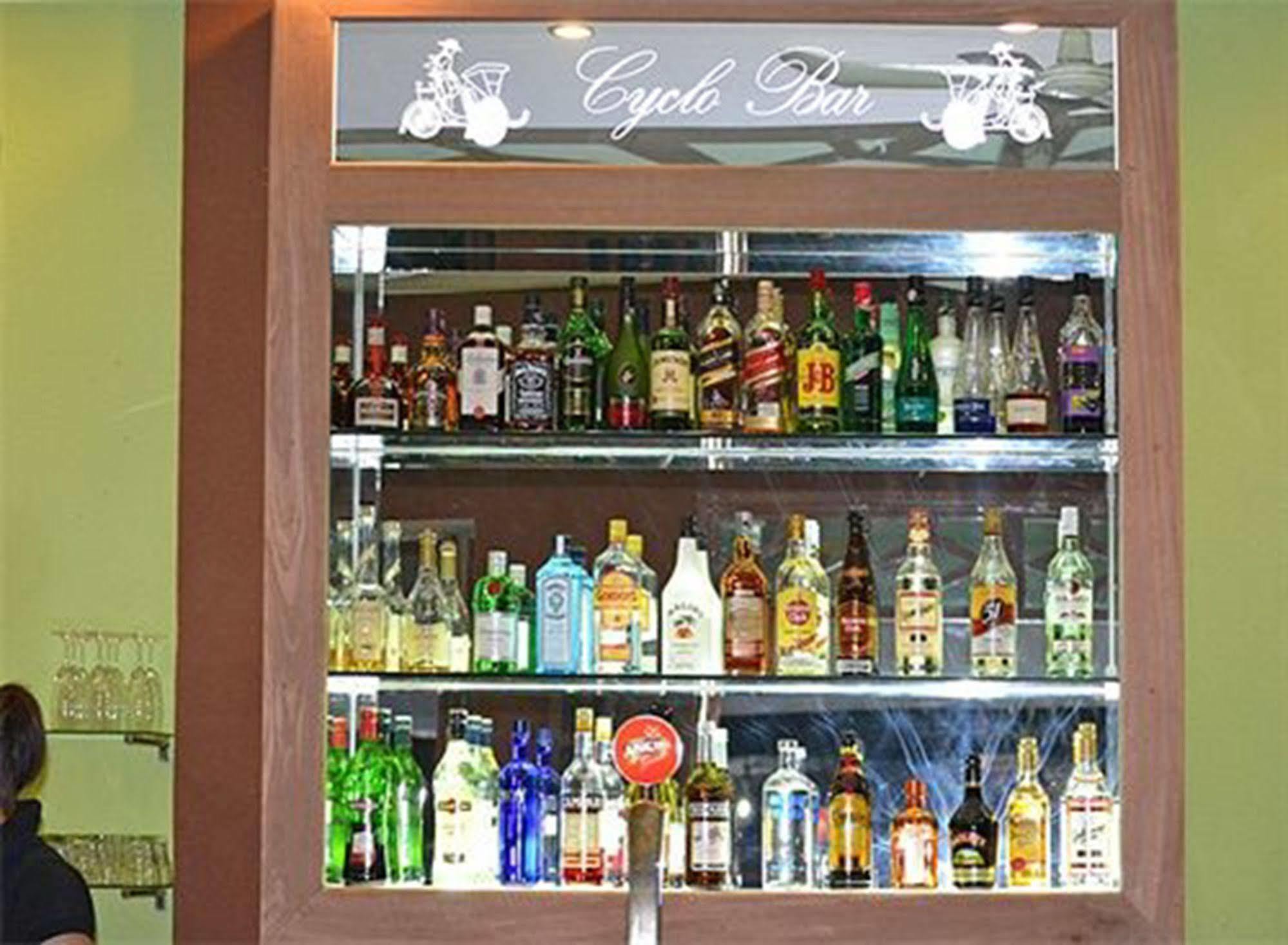 Cyclo Hotel-Bar-Restaurant พนมเปญ ภายนอก รูปภาพ