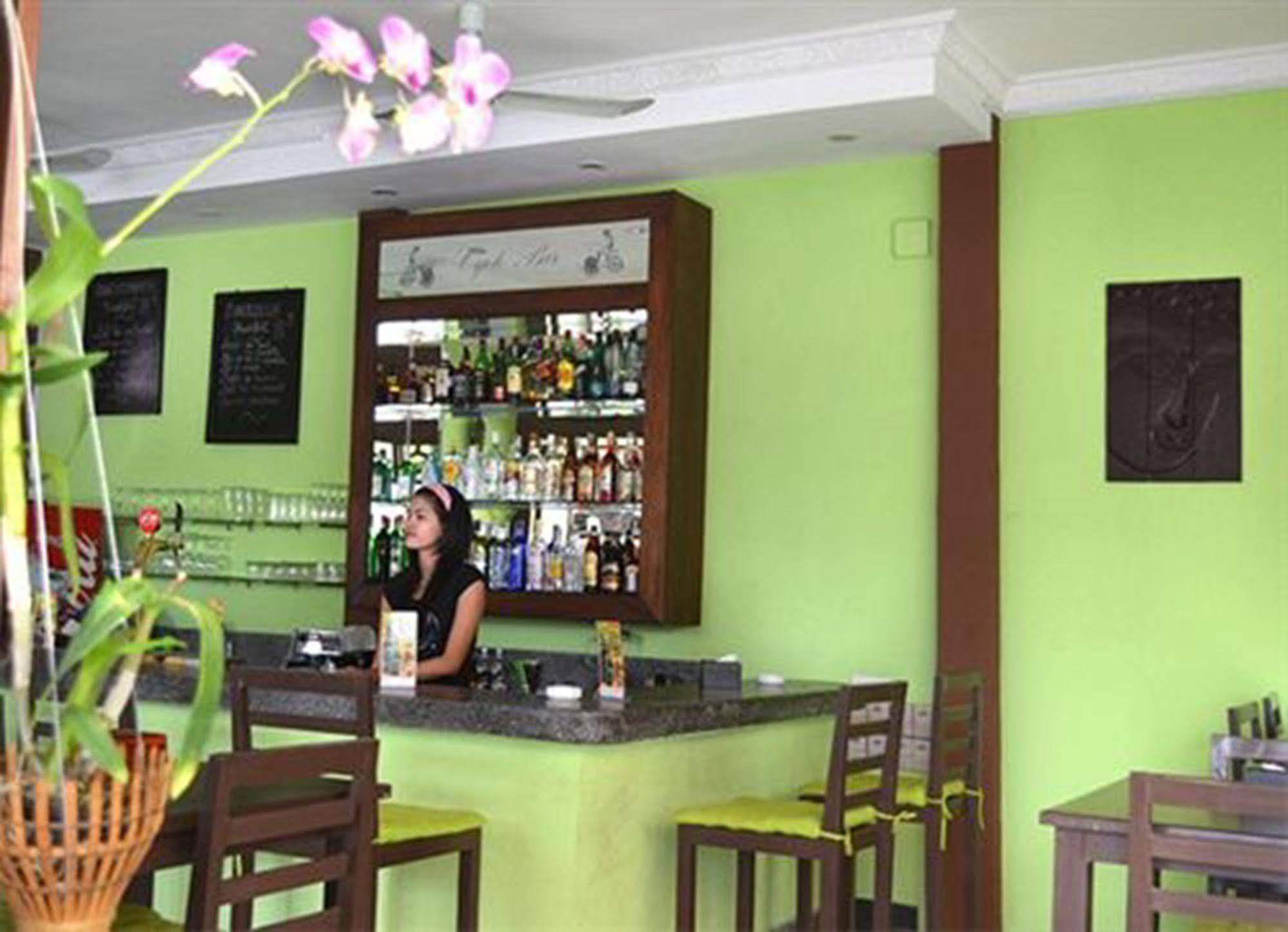 Cyclo Hotel-Bar-Restaurant พนมเปญ ภายนอก รูปภาพ