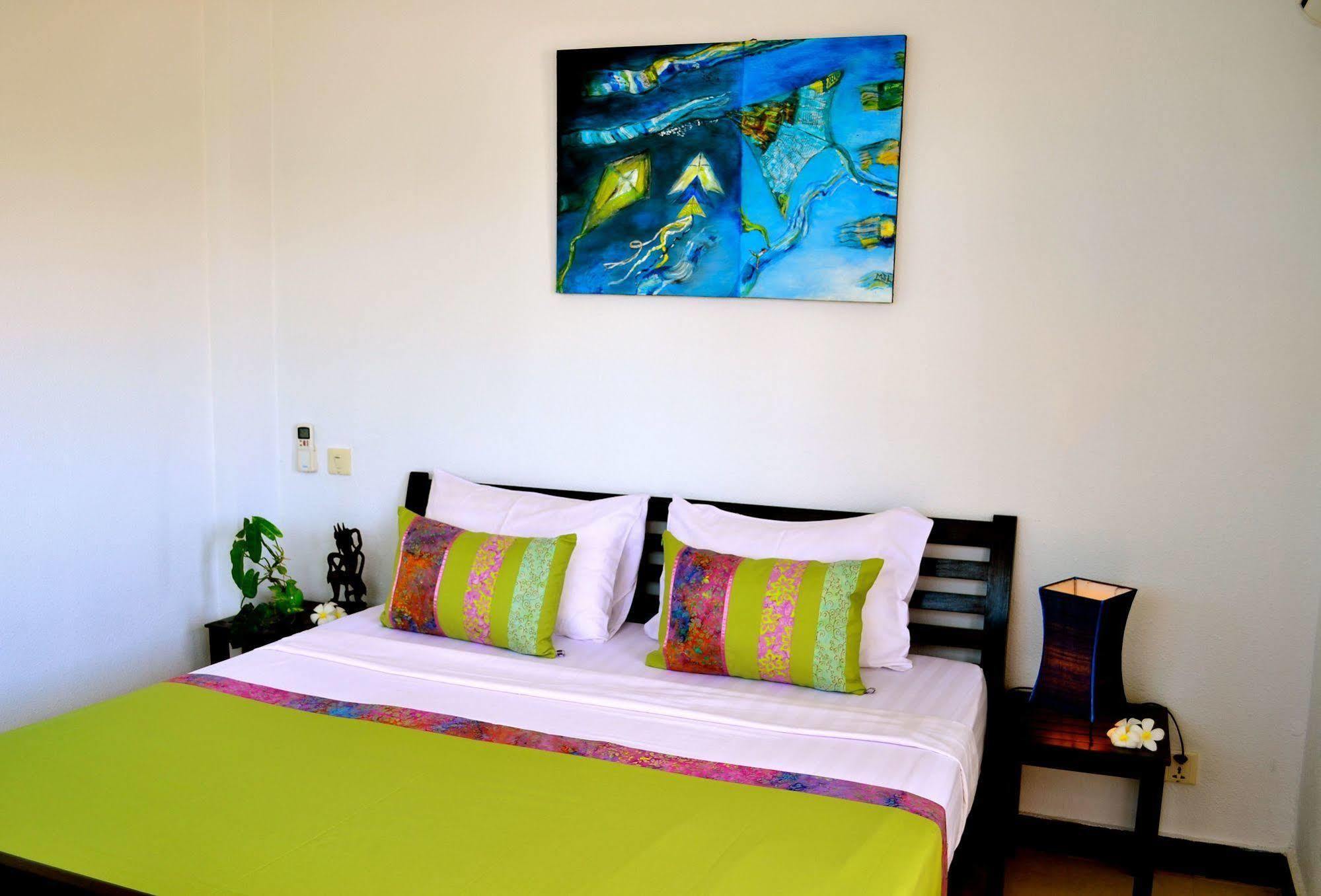 Cyclo Hotel-Bar-Restaurant พนมเปญ ภายนอก รูปภาพ
