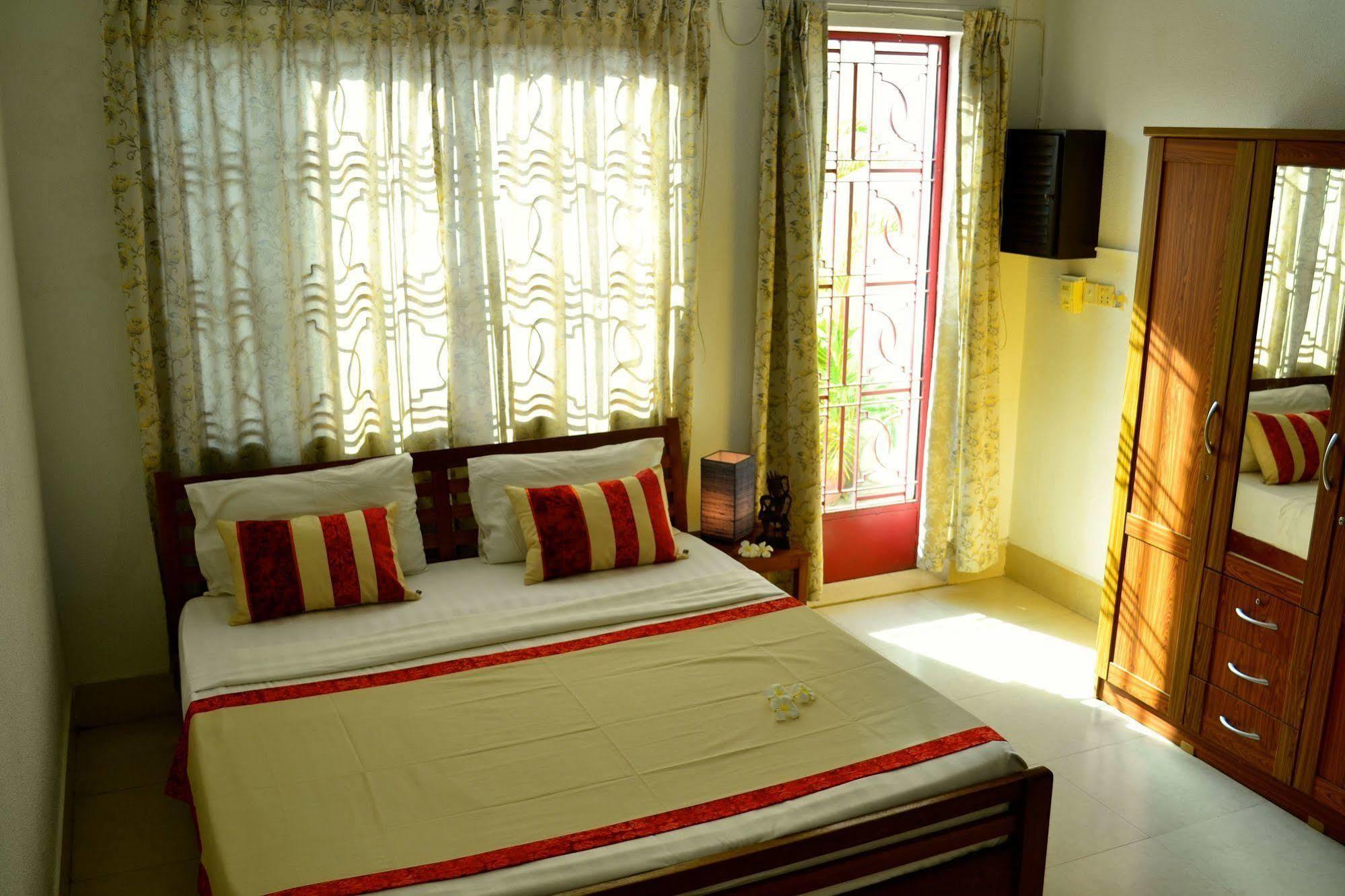 Cyclo Hotel-Bar-Restaurant พนมเปญ ภายนอก รูปภาพ