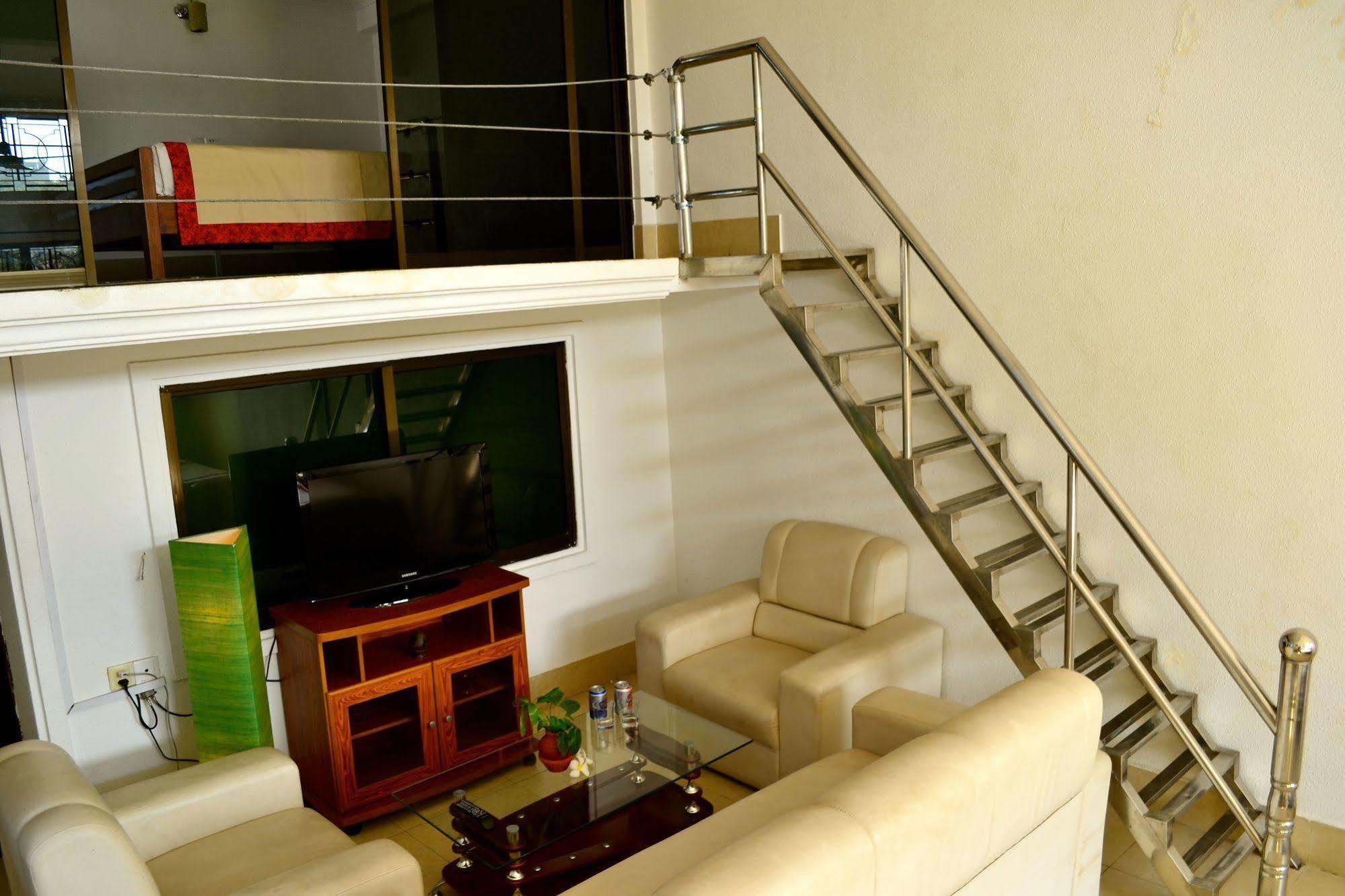 Cyclo Hotel-Bar-Restaurant พนมเปญ ภายนอก รูปภาพ