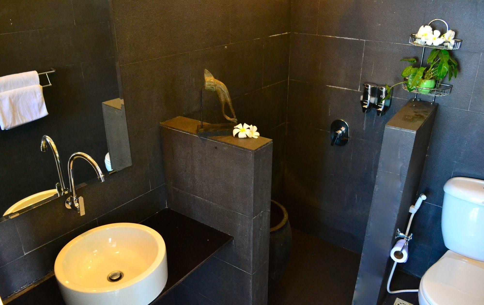 Cyclo Hotel-Bar-Restaurant พนมเปญ ภายนอก รูปภาพ