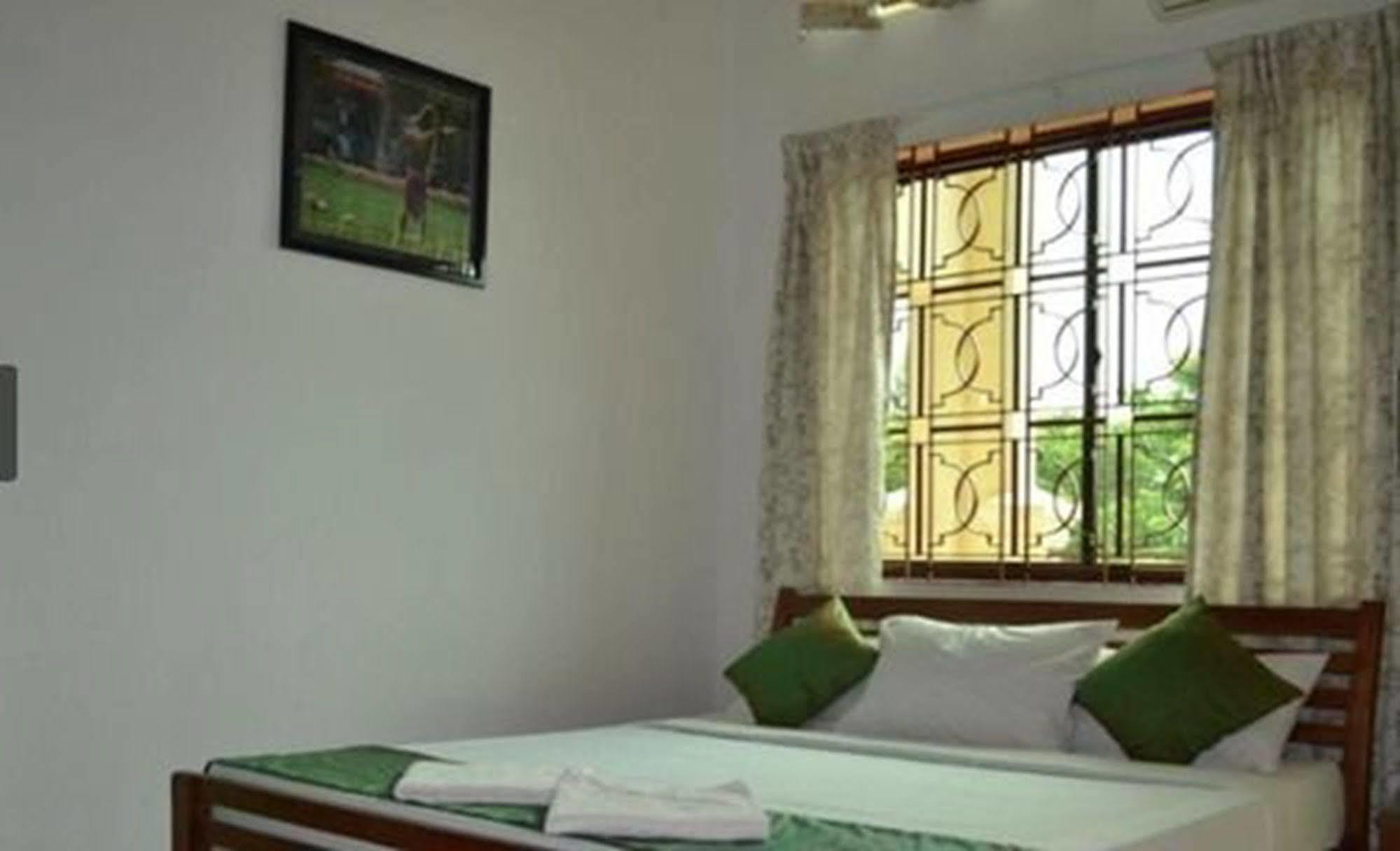 Cyclo Hotel-Bar-Restaurant พนมเปญ ภายนอก รูปภาพ