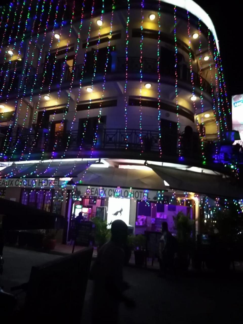 Cyclo Hotel-Bar-Restaurant พนมเปญ ภายนอก รูปภาพ